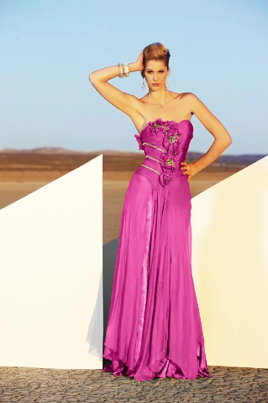 MNM COUTURE Fabulous Sweetheart Floral Accent Gown 6902 - 1 pc Fuschia In Size 18 Available Party unclassified dresses MNM COUTURE Fabulous Sweetheart Floral Accent Gown 6902 - 1 pc Fuschia In Size 18 Available Party unclassified dresses